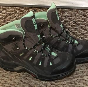 Women's salomon hiking boots